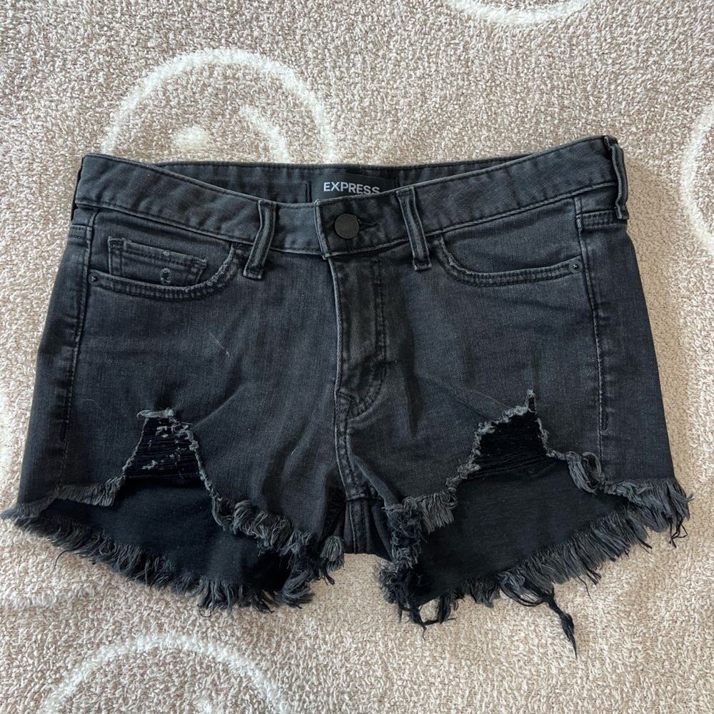 EUC Express size 2 black relaxed low rise shorts